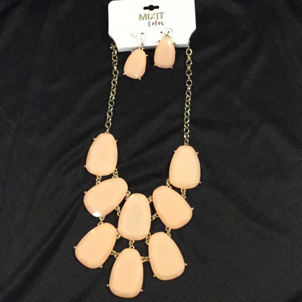 Mix it Color, Goldtone, Peach Color Necklace